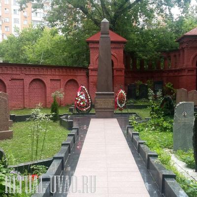 Убился, когда узнал, что погибла его возлюбленная»: история Армянского  кладбища Москвы - Мослента