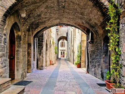 Ассизи, Италия Средневековый город, известный по всему миру Редакционное  Фотография - изображение насчитывающей наследие, праздники: 175409772