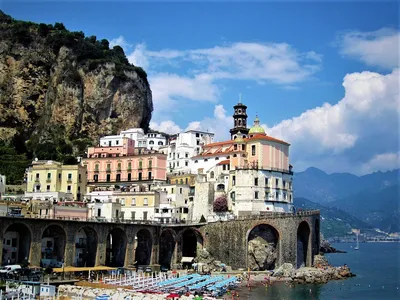 Атрани италия вдоль красивого побережья амальфи | Премиум Фото