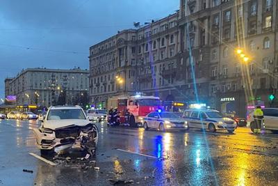 Очередная тяжелая авария произошла на Кутузовском проспекте в Москве -  Российская газета