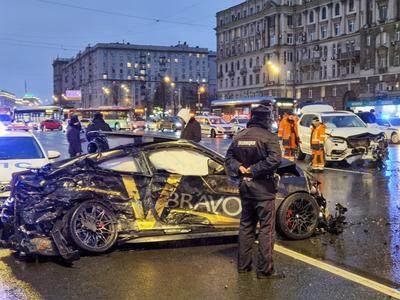 Видео смертельной аварии на Зубовском бульваре в Москве появилось в Сети -  TOPNews.RU