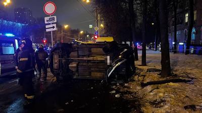 Пассажирка такси попала в больницу после ДТП на юго-западе Москвы // Новости  НТВ
