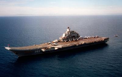 Возле выжившего крейсера «Москва» находился американский противолодочный  самолет