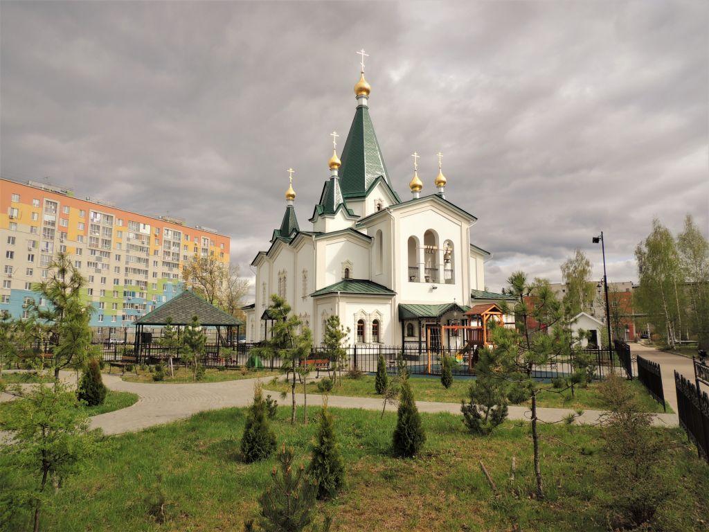 Цветы в автозаводском районе нижнего новгорода. Елизаветинский храм Нижний Новгород. Елисавета храм Нижний Новгород автозавод.