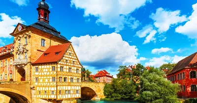 БАМБЕРГ, Германия: Знаменитый средневековый город Бамберг в  Баварии-Франкония виден с реки Редакционное Стоковое Фото - изображение  насчитывающей франк, увиденный: 150833863