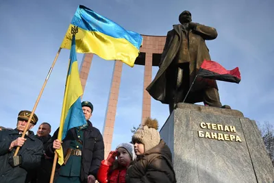 Бандеру снова захотели сделать героем Украины: Украина: Бывший СССР:  Lenta.ru