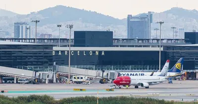 Внутри Аэропорта Барселоны Аэропорт Барселонаэльпрат Международный Аэропорт  Это Главный Аэропорт Каталонии Испания — стоковые фотографии и другие  картинки Авиакосмическая промышленность - iStock