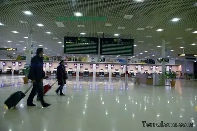 терминал международного аэропорта Барселона-эль-Прат Редакционное Стоковое  Фото - изображение насчитывающей съемка, каталония: 246184108