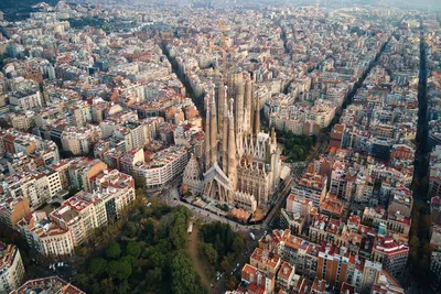 Вид на Барселону с высоты. Барселона с высоты . Городская панарама  Барселоны. Центр Барселоны. фотография Stock | Adobe Stock