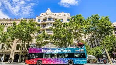 Барселона устала от туристов: власти города активно борются с приезжими
