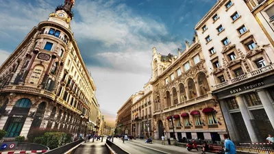 Барселона: Саграда Фамилия, парк Гуэля и экскурсия по Старому городу |  GetYourGuide