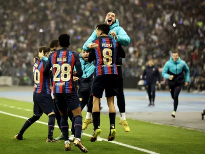 Барселона» забила 4 гола «Кадису» в Примере. Игра прерывалась более чем на  40 минут из-за проблем со здоровьем у болельщика