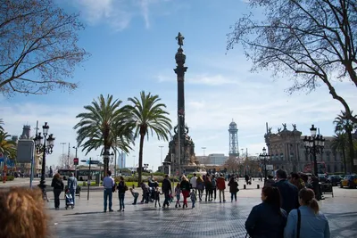 File:Барселона. Улица Рамбла (La Rambla), вид от моря. - panoramio.jpg -  Wikimedia Commons