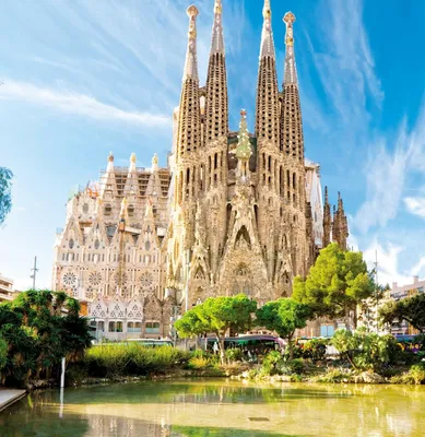 Собор Sagrada Familia В Барселоне — стоковые фотографии и другие картинки  Барселона - Испания - Барселона - Испания, Храм Святого Семейства, Испания  - iStock