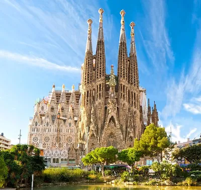 Стало известно, когда достроят самый известный собор Барселоны