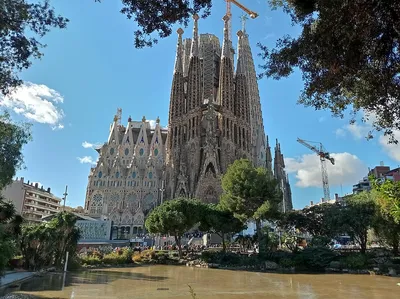 Церковь святого семейства (Sagrada Familia)