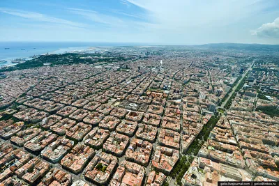 Вид Сверху Из Барселоны С Вертолета Город — стоковые фотографии и другие  картинки Барселона - Испания - Барселона - Испания, Береговая линия,  Большой город - iStock