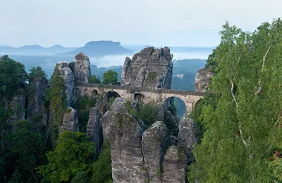 Германия, Бастай - культовый скальный мост над каньоном Эльбы - ВИДЕО  (ru.infoglobe.cz)