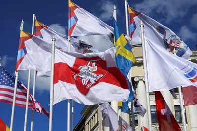 Флаг Беларуси — история бело-красно-белого знамени, ставшего символом  протестов — фото / NV
