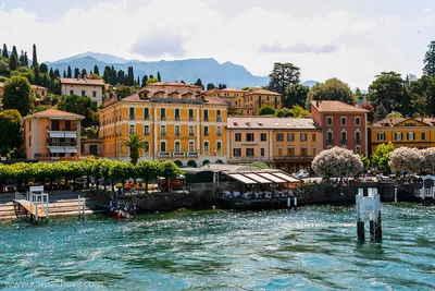Знаменитый город белладжио на озере комо в италии | Премиум Фото