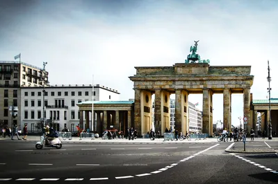 Бранденбургские ворота | Достопримечательности центра Берлина - YouTube