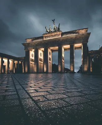 Берлин Бранденбургские ворота ночью Стоковое Фото - изображение  насчитывающей старо, национально: 232617256