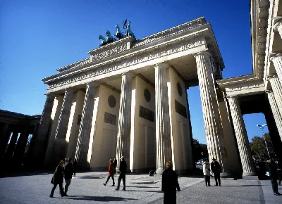 Очистка Бранденбургских ворот обошлась в 35 000 евро