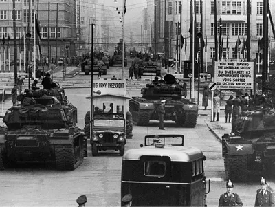 Танковая драма в Берлине между США и СССР: как удалось избежать новой войны  - Новости Украины и мира - 24 Канал