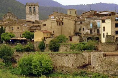 M2 Lux - Средневековый город Бесалу, Каталония.