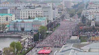 В шествии «Бессмертный полк» в Екатеринбурге приняли участие около 130  тысяч человек – Коммерсантъ Екатеринбург