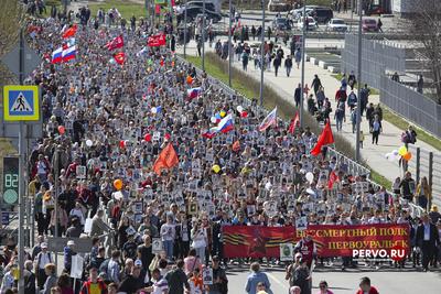 В Екатеринбурге на шествие «Бессмертного полка» вышли более 150 тысяч  свердловчан | Уральский меридиан