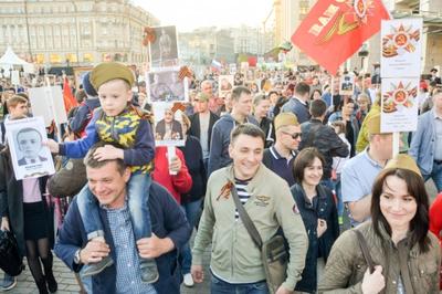 В \"Бессмертном полке\" в Москве принимают участие более миллиона человек -  РИА Новости, 09.05.2022