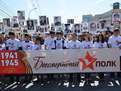 Акция «Письма с фронта» прошла в День Победы в Новосибирске | ИА Красная  Весна