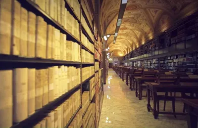 Библиотека Ватикана. Сикстинский салон. Зал папирусов