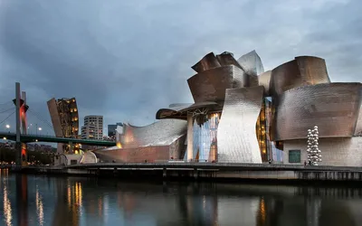 The Guggenheim Bilbao, 20 Years Later: How a Museum Transformed a City—and  Why the 'Bilbao Effect' Has Been Impossible to Replicate