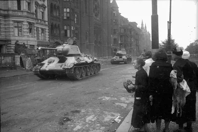 DS3506 ICM 1/35 Битва за Берлин (апрель 1945 г.) (34-85, King Tiger) ::  Сборные модели :: Техника :: ICM :: 1/35
