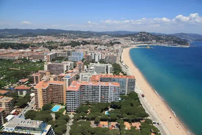 Пляж в городке Бланеса в Испании Стоковое Изображение - изображение  насчитывающей курорт, вода: 90200793