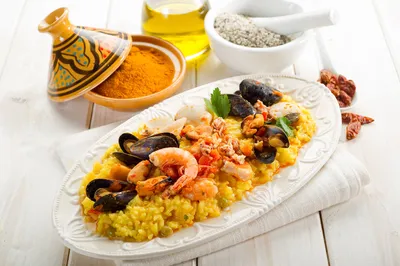 испанская кухня меню блюд ресторана покрывает блюда из испанской кухни  Иллюстрация штока - иллюстрации насчитывающей крышка, тарелка: 233577206
