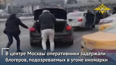 Блогеры поздравили своих подписчиков с Днем России в Измайловском парке в  Москве - ТАСС