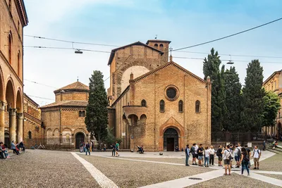 Интересные места Болоньи. Уникальный средневековый комплекс Санто-Стефано  или Семь церквей