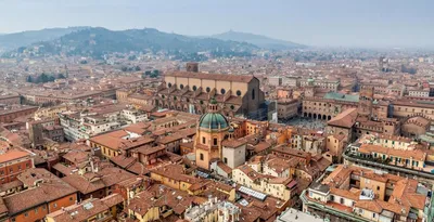 Болонья — телеграм чат, как добраться, центр города, что посмотреть,  достопримечательности — башни Болоньи, университет, музеи