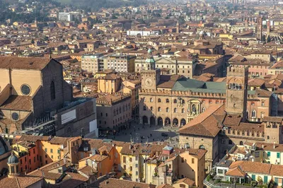 Болонья, Италия Панорамный вид на старый город Стоковое Фото - изображение  насчитывающей дом, ландшафт: 168366452