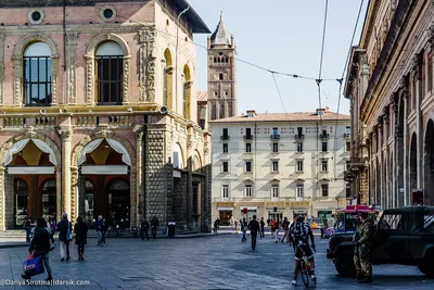 Болонья в Италии на улице независимости Редакционное Фотография -  изображение насчитывающей италия, из: 204301667