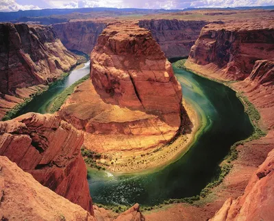 Yota - Большой Каньон, Аризона, США Первую строчку, как самое красивое  место в мире по праву занимает грандиозное по своей величине и  непревзойдённое по красоте и величию природное достижение — Большой Каньон.