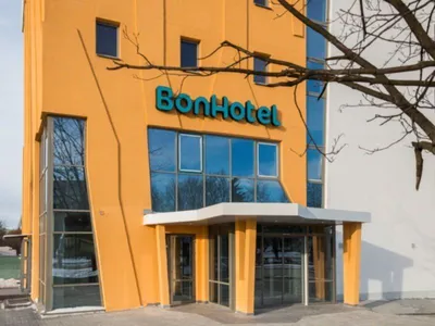 Отзыв о Bonhotel в Минске. Вполне достойно на 3*. Но вид из окна возмутил  нашу гостью. | Живая жизнь. Как я всё успеваю? | Дзен