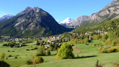 городок панорамы Bormio Италии Стоковое Фото - изображение насчитывающей  место, сезон: 21265310