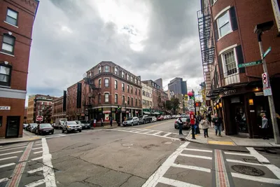 Бостон, осенняя улица с машинами, …» — создано в Шедевруме