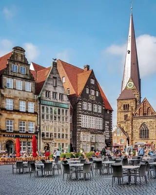 VICTORIA on Instagram: “The market square is the focal point of Bremen ❤  Happy 1st day of May! 😊 . . . . . . . #topgermanyphoto #d… | Бремен,  Германия, Путешествия