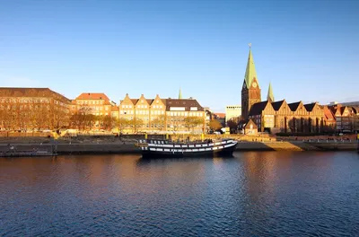 Бремен, Германия: Взгляд центральной площади известного немецкого города  Редакционное Стоковое Изображение - изображение насчитывающей немецко,  строя: 126611589