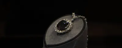 Бриллиант Хоуп: история голубого бриллианта французской короны | Блог  Alrosa Diamonds